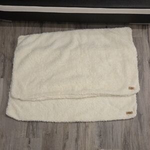 2 Piece UGG Cream Plush Sherpa Pillow Cases